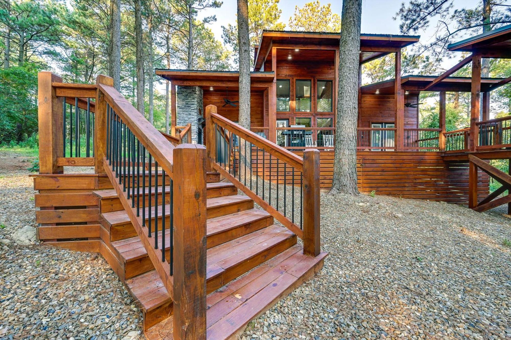 Sleek With Hot Tub 11 Mi To Lake!