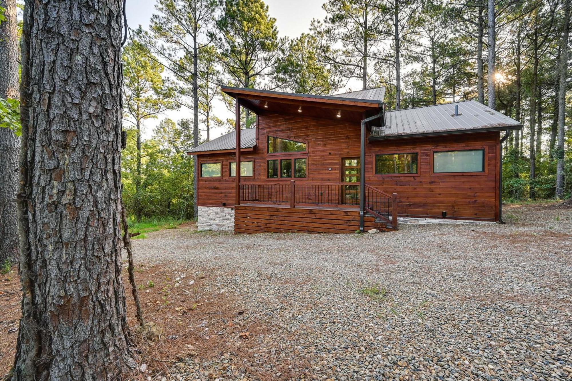Hébergement de vacances Sleek With Hot Tub 11 Mi To Lake! *