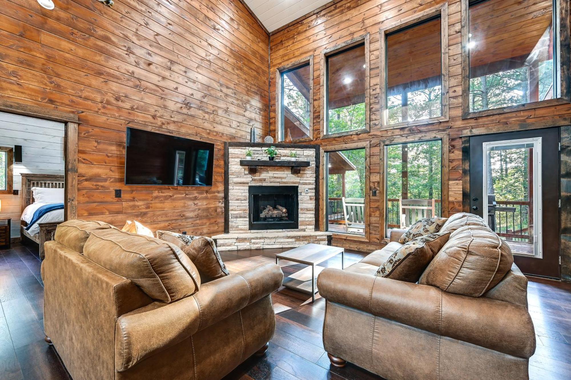 Sleek With Hot Tub 11 Mi To Lake! Broken Bow